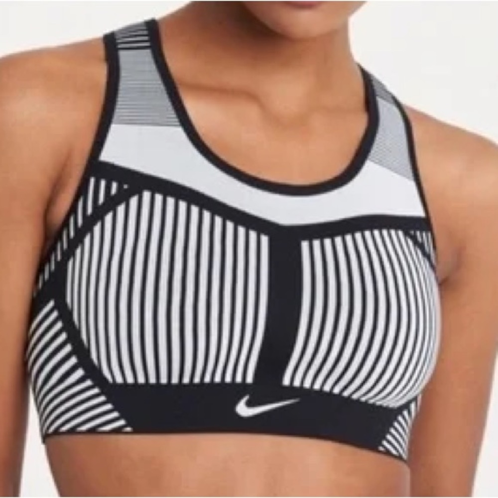 Nike Fe/Nom Flyknit Sports Bra